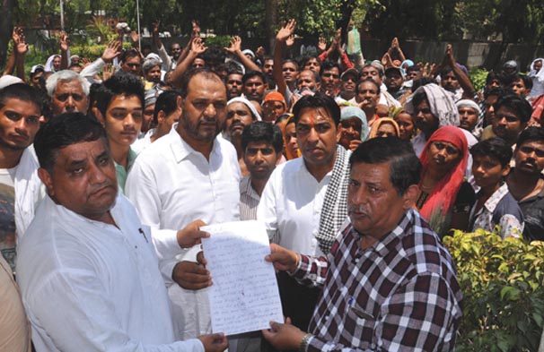 धर्मवीर भडाना के नेतृत्व में किया जमाई कालोनी तोडफोड का विरोध