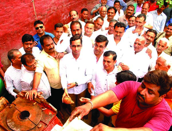 भाजपा जिला महामंत्री देवेन्द्र चौधरी ने दिलवाई पानी की समस्या से निजात
