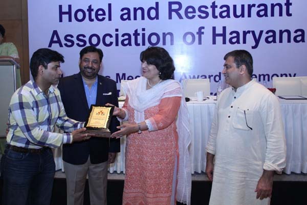 हरियाणा टूरिज्म को बढ़ावा देने पर होटल डिलाईट को पुरस्कार
