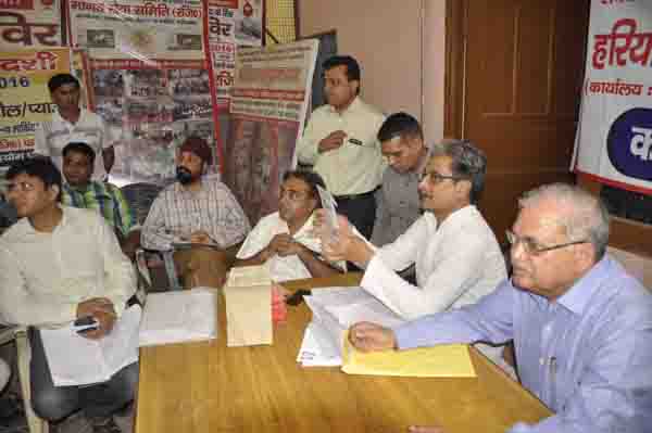 मनमानी कर रहे निजी स्कूलों के खिलाफ हल्ला बोल रैली का आगाज