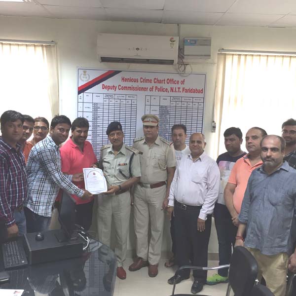 अजय नौनिहाल को किया पुलिस प्रशासन ने प्रशंसा पत्र देकर सम्मानित