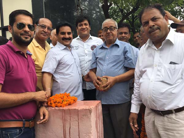 अमन गोयल सेक्टर17 मार्किट में सुलभ शौचालय का किया उद्धघाटन