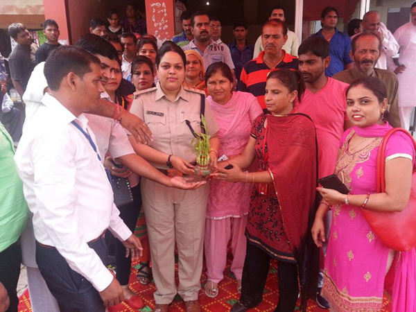 एसीपी डाबला ने मीटिग में महिलाओं को किया जागरूक