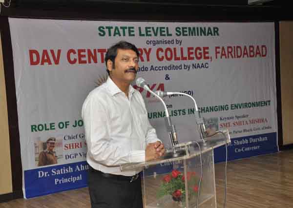 सभ्य समाज निमार्ण में पत्रकारों की अहम भूमिका:शील मधुर