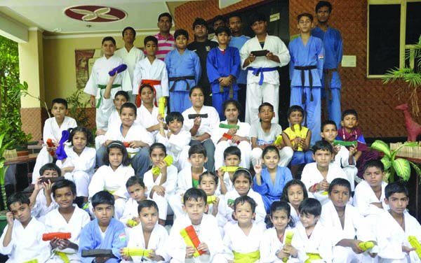 जीवा पब्लिक स्कूल में कराटै बैल्ट का आयोजन