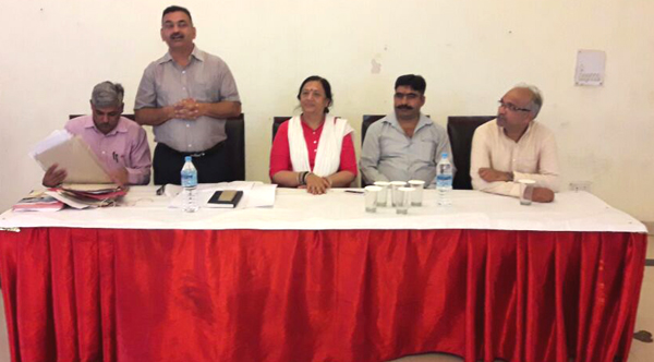 विधायिका सीमा त्रिखा ने किए प्रमाण पत्र वितरित