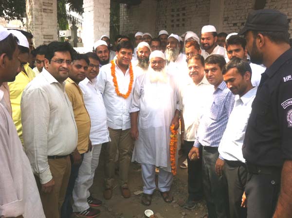 अमन गोयल ने किया इंटरलॉकिंग टाइल्स के कार्य का शुभारंभ
