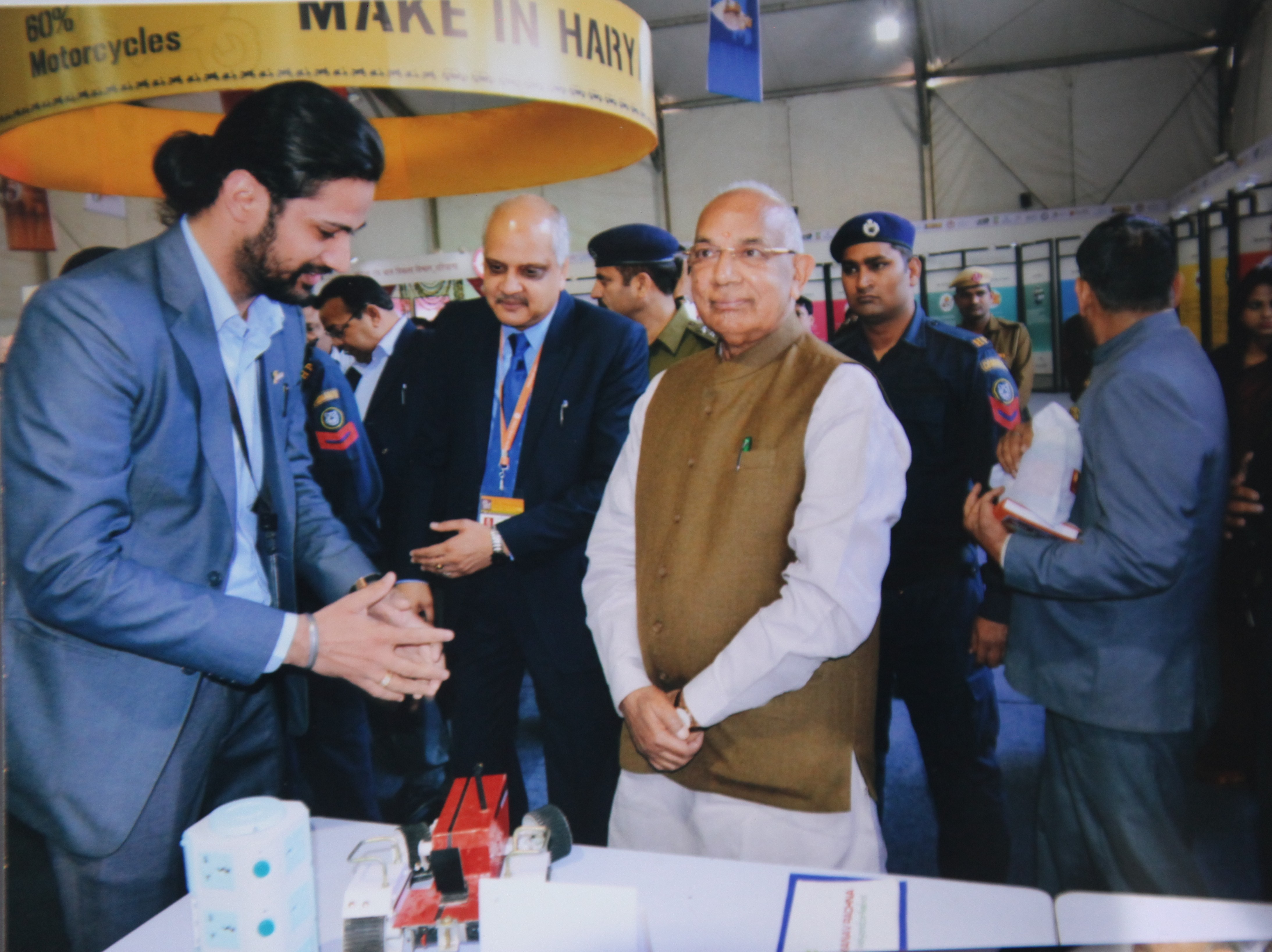 Governor Haryana Kaptan Singh Solanki came visiting the Manav Rachna Booth at IITF
