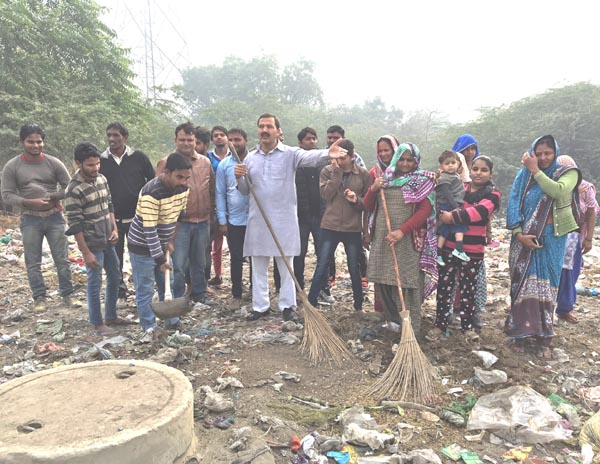 गांव व शहर को चमकाने के लिए चलाया सफाई अभियान