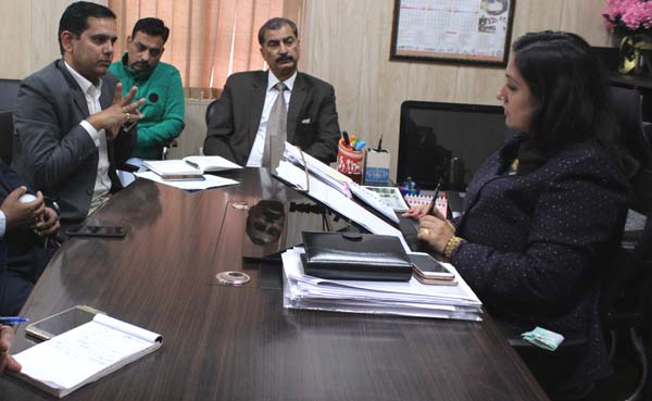 निगमायुक्त और ओला कैब के मध्य बैठक आयोजित