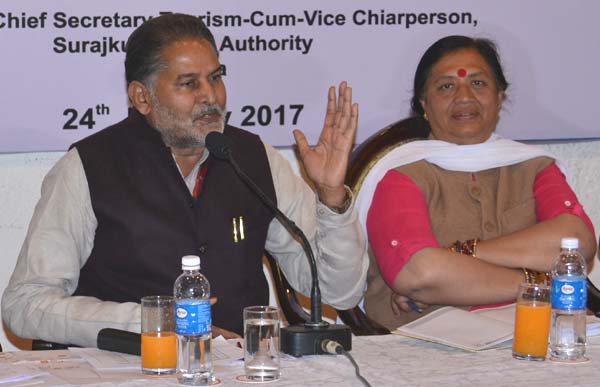 पर्यटन मंत्री ने किया प्रैसवार्ता को सम्बोधित