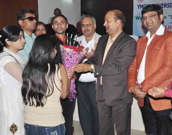 दिव्यांगों के जीवन को बेहतर बनाने का माध्यम बने विज्ञान: दिनेश कुमार