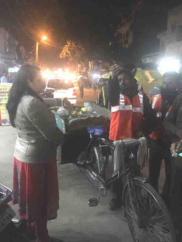 निगमायुक्त का सफाई व्यवस्था को लेकर शहर के विभिन्न क्षेत्रों में दौरा