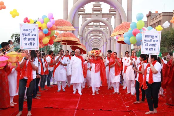 विशाल शोभा-यात्रा का आयोजन