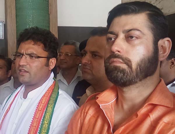 कांग्रेस की आपसी फूट एक बार फिर जगजाहिर