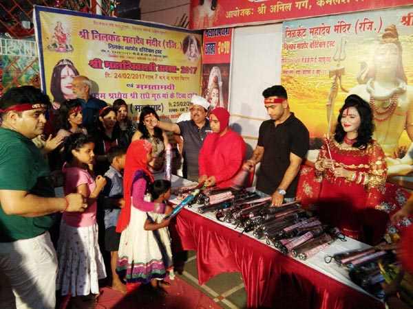 राधे मॉ चैरिटेबल ट्रस्ट ने किया खाद्य सामग्री वितरण समारोह आयोजन