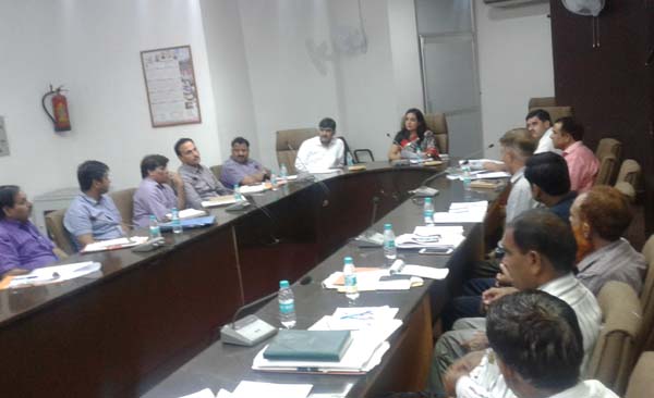 निगम आयुक्त सोनल गोयल ने ली अधिकारियों की मीटिंग