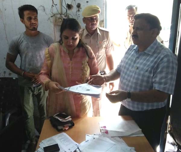 निगमायुक्त ने किया नागरिक सेवा केन्द्र का निरीक्षण
