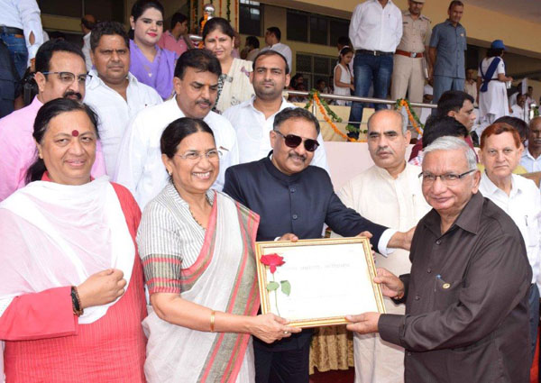 स्वतंत्रता दिवस की 71वीं वर्षगांठ पर मोतीलाल गुप्ता सम्मानित