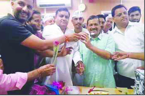 धर्मबीर भडाना ने मनाया केजरीवाल का जन्मदिवस