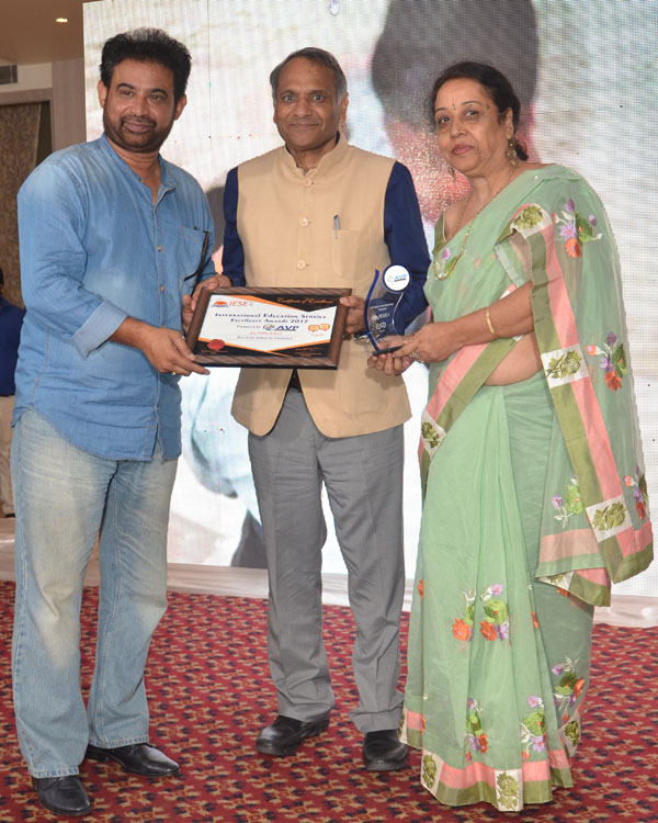 जीवा पब्लिक स्कूल हुआ सम्मानित