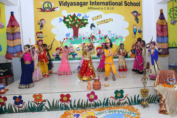 विद्यासागर इंटरनेशनल स्कूल में हर्षोल्लास के साथ मनाया गया जन्माष्टमी पर्व