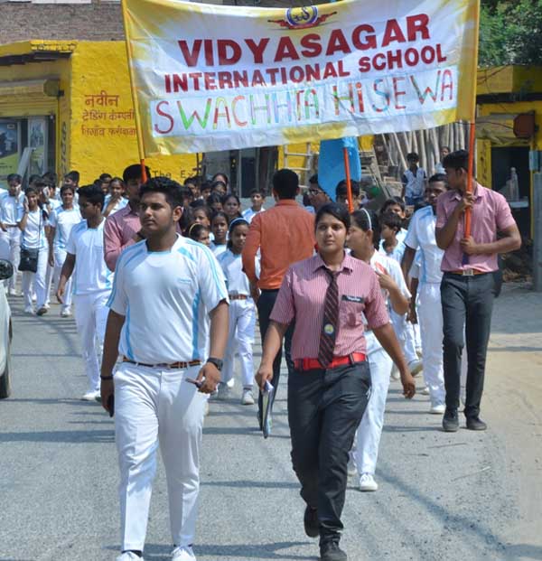 विद्यासागर इंटरनेशनल स्कूल ने रैली निकालकर दिया स्वच्छता का संदेश