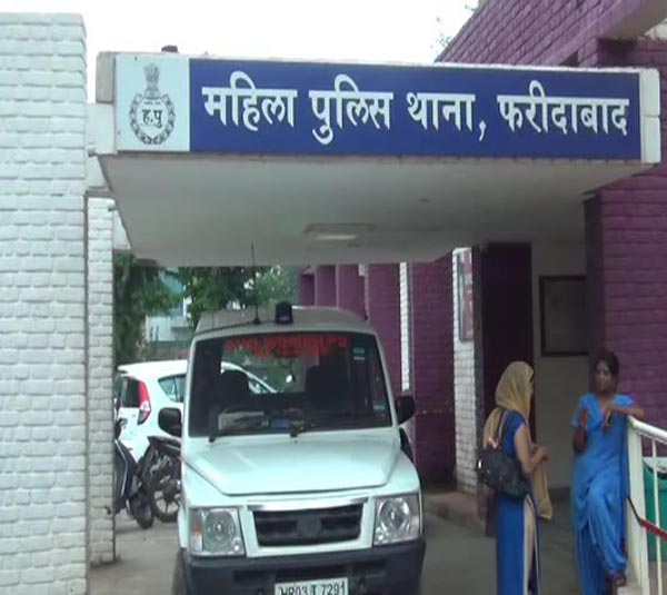 रिश्वत के आरोप में महिला थाने की महिला अधिकारी निलंबित