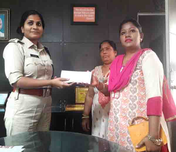 एनआईटी उपायुक्त आस्था मोदी ने किया बहादुर महिलाओं को सम्मानित