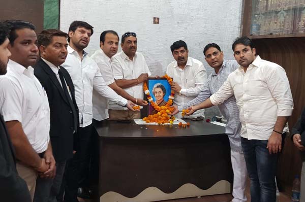 कांग्रेसियो ने श्रद्धापूर्वक मनाई इंदिरा गांधी की पुण्यतिथि
