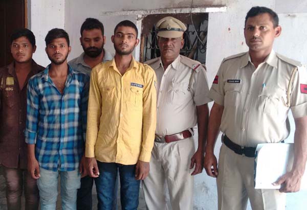 एसीपी राजेश चेची के नेतृत्व में पकडे गए एटीम चोर