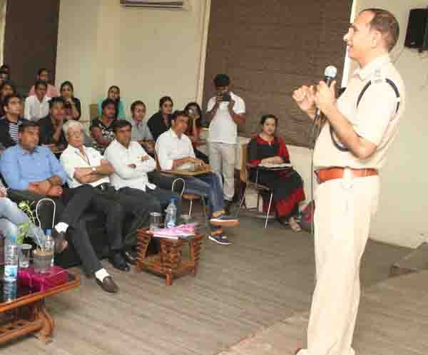 गुरू और माता पिता के आदर सत्कार से संवरेगा छात्रों का भविष्य : राजेश चेची