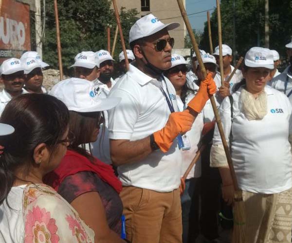 SBI organized a swachhta abhiyan