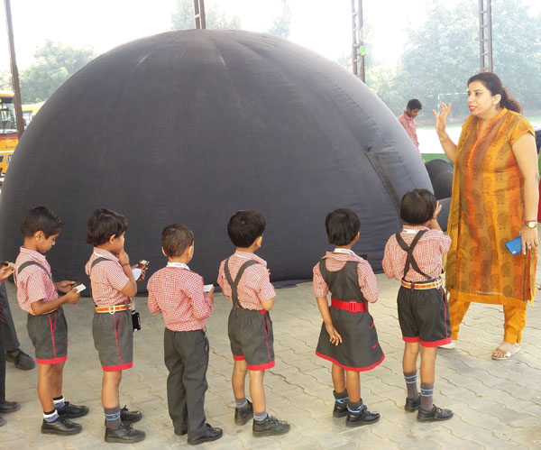विद्यासागर इंटरनेशनल स्कूल में हुआ ‘आउॅटरिच एज्युकेशन प्रोग्राम इन डिजिटल प्लेनिटोरियम’ प्रोग्राम का आयोजन