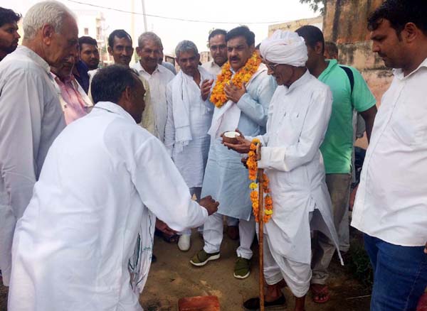 गोबिन्द नगर नाम से जानी जाएगी पंचायती झुग्गी: टेकचन्द शर्मा