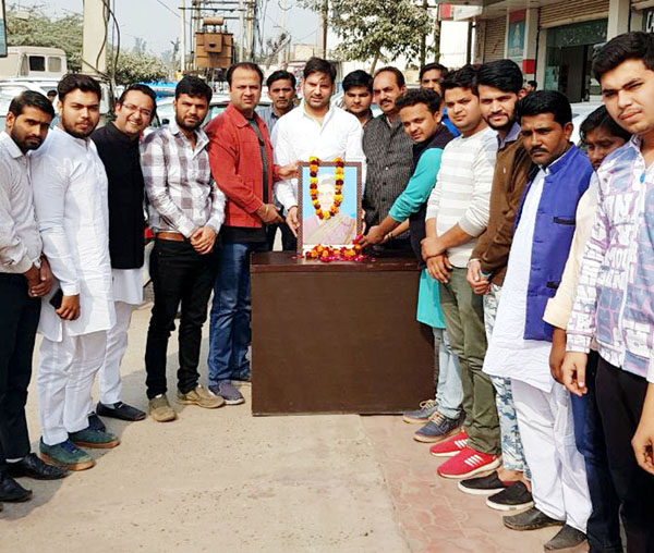 कांग्रेसियों ने सादगीपूर्वक मनाया स्व. इंदिरा गांधी का 100वां जन्मदिवस