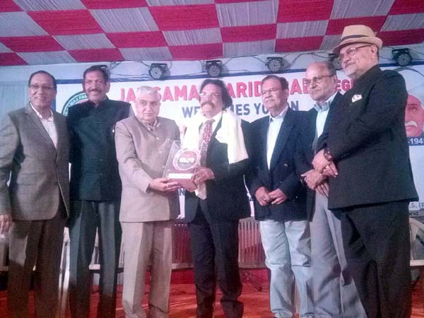 सर छोटूराम मैमोरियल एजुकेशन अवार्ड में छात्र-छात्राओं को किया सम्मानित