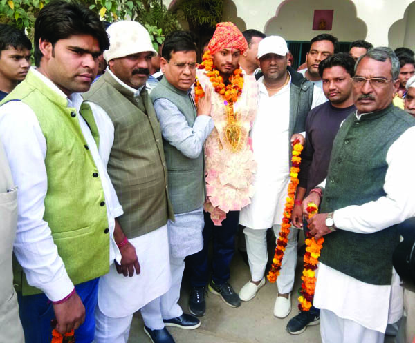 राष्ट्रीय प्रतियोगिता में गोल्ड जीतने वाले प्रिंस का स्वागत