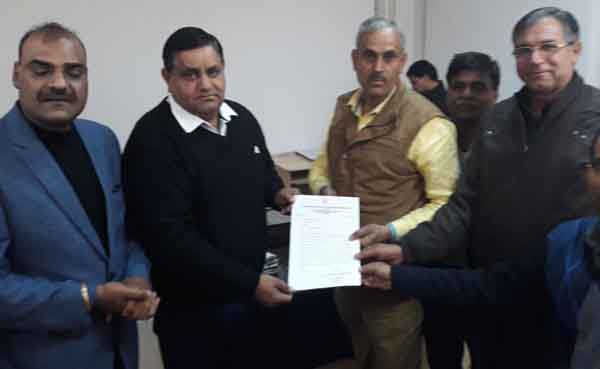 ओवरलोड की समस्या को लेकर आरटीओ से मिले क्रेशर जोन मालिक
