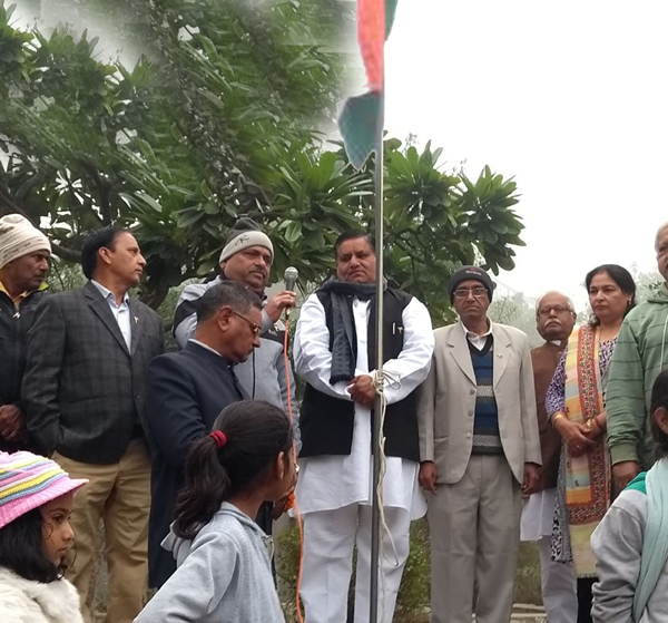 धर्मबीर भडाना ने किया ध्वजारोहण