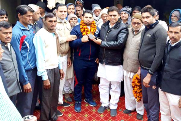 आकाश त्यागी ने पदक जीतकर किया तिगांव क्षेत्र का नाम रोशन : ललित नागर