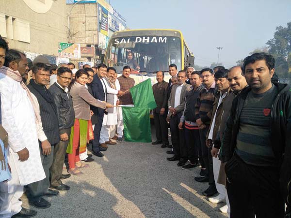 उद्योग मंत्री विपुल गोयल के कार्यालय से श्री शिरडी साईं धाम के लिए बस रवाना