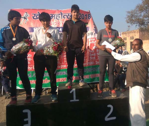 पन्हैडा कलां की बेटी कुमकुम ने रेसलिंग में जीता सिल्वर मैडल