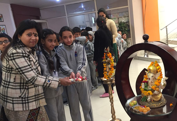 सूरजकुंड इंटरनेशनल स्कूल में छात्रों ने मनाया वसंत पंचमी उत्सव
