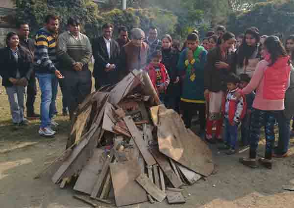 सूरजकुंड इंटरनेशनल स्कूल में विद्यार्थिओं ने मनाया लोहड़ी व मकरसंक्रांति का पर्व