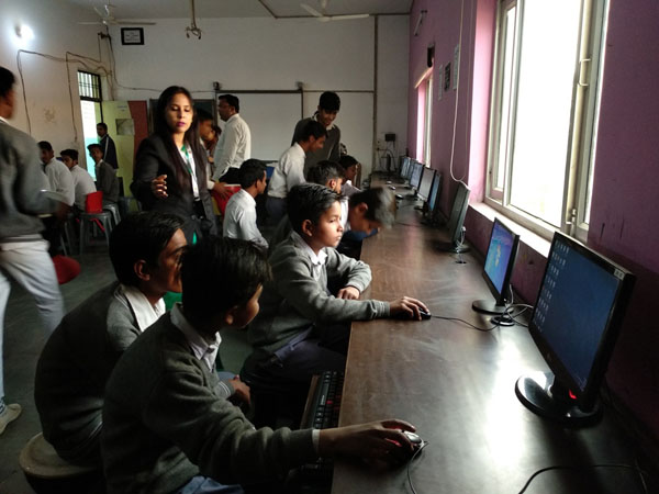 विद्यासागर इंटरनेशनल स्कूल ने किया सरकारी स्कूल के बच्चों के लिए किया विशेष कक्षाओं का आयोजन