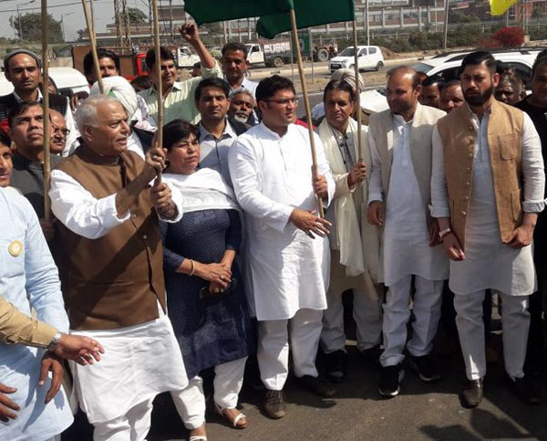 किसानों के कर्जे की बजाए घोटाले माफ करने में जुटी भाजपा सरकार : अशोक तंवर