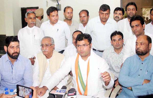 लाल-गुलाबी पगड़ी नहीं बल्कि कांग्रेस के झंडे तले रैली में पहुंचेंगे कार्यकर्ता : अशोक तंवर