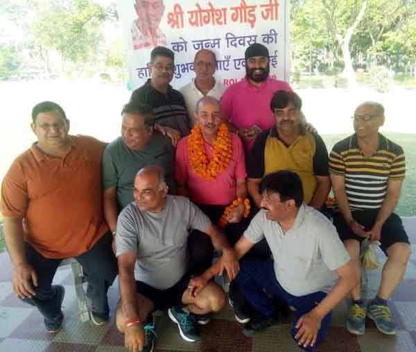 सम्मान समारोह के रुप में मनाया कांग्रेसी नेता पं. योगेश गौड़ का जन्मदिन