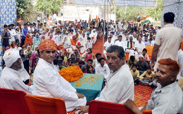 विधायक ने गांव रायपुर कलां में सुनीं ग्रामीणों की समस्याएं